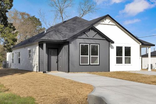 106 Runnels St, Willis, TX, 77378-8841 | Card Image