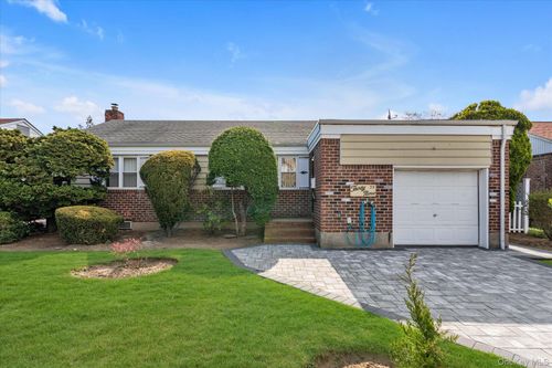 39 Caroline Ave, Elmont, NY, 11003-5017 | Card Image