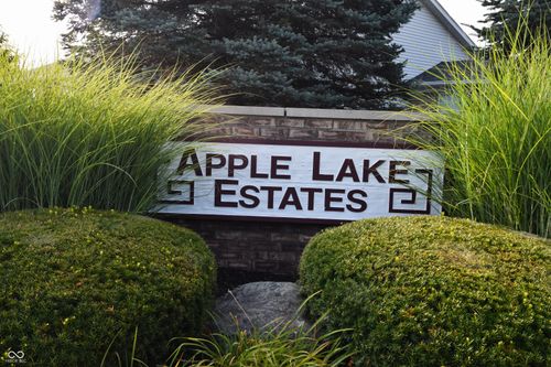 1139 E Apple Blossom Ln, Greenfield, IN, 46140-8068 | Card Image