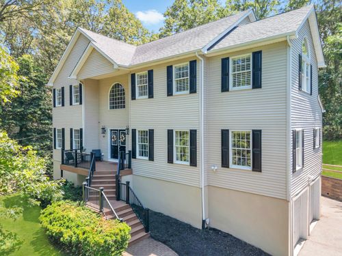212 Lower Sheep Pasture Rd, East Setauket, NY, 11733-1842 | Card Image