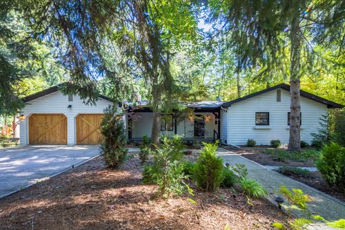 221 Pokagon Dr, Michiana Shores, IN, 46360-1236 | Card Image