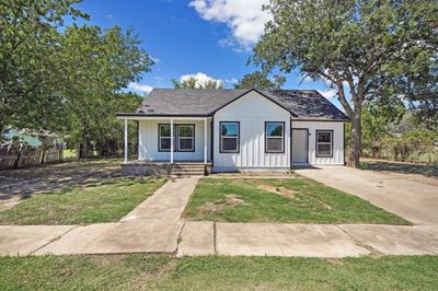 1010 Sw 4th Avenue, House other with 3 bedrooms, 1 bathrooms and null parking in Mineral Wells TX | Image 1