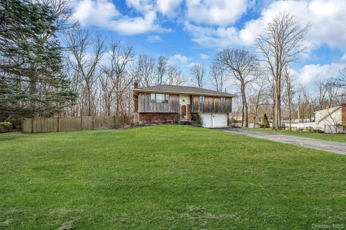 38 Groveland Park Blvd, Sound Beach, NY, 11789-2539 | Card Image