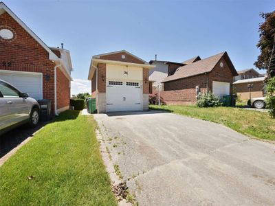 MAIN - 24 Rawling Cres, House other with 3 bedrooms, 2 bathrooms and 3 parking in Brampton ON | Image 2