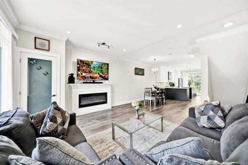 20-13898 64 Ave, Surrey, BC, V3W1L6 | Card Image