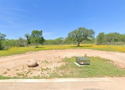 73 Lazy Oaks Ln, Kingsland, TX, 78639 | Card Image