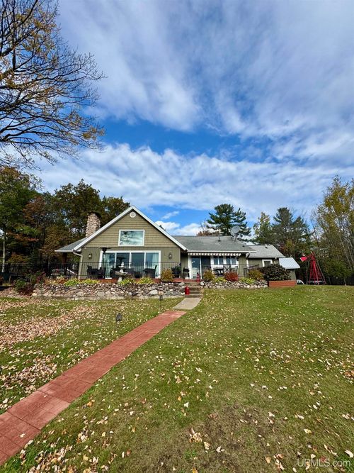 828 N Horseshoe Lake Drive, Gwinn, MI, 49841 | Card Image