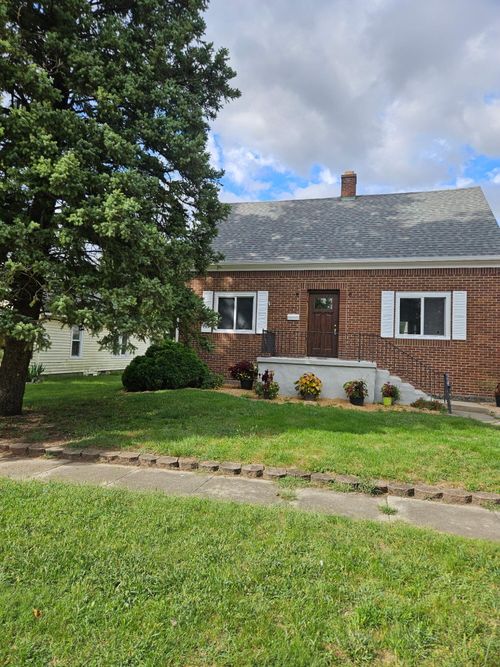 106 W Washington St, Kentland, IN, 47951 | Card Image