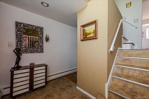79 E Deer Park Rd, Dix Hills, NY, 11746-4817 | Card Image
