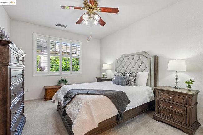 664 Prince Albert Way, Home with 2 bedrooms, 2 bathrooms and 1 parking in Brentwood CA | Image 25