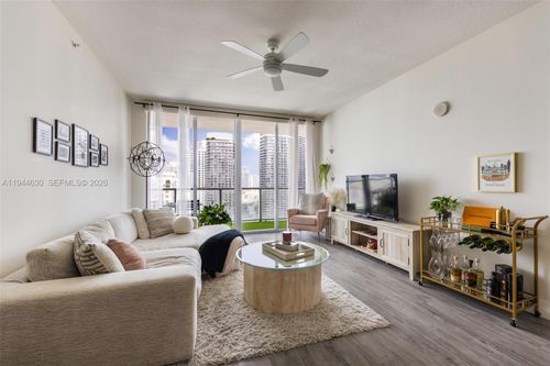 3723-n-1111 Sw 1st Ave, Miami, FL, 33130-5401 | Card Image