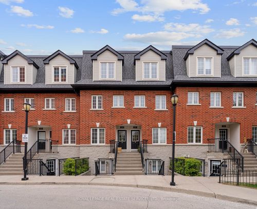 207-262 St Helen'S Ave, Toronto, ON, M6H4A4 | Card Image