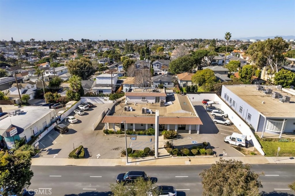 Commercial Sale in Manhattan Beach 2