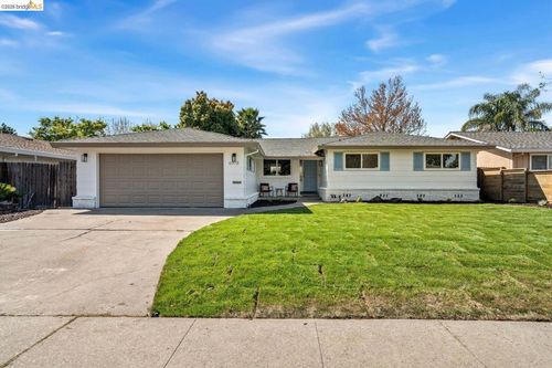 6978 Flintwood Way, Sacramento, CA, 95831-2744 | Card Image