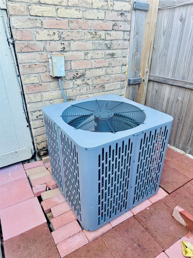 Exterior view of cooling unit | Image 15