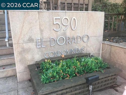 590 El Dorado Ave, Oakland, CA, 94611-5030 | Card Image