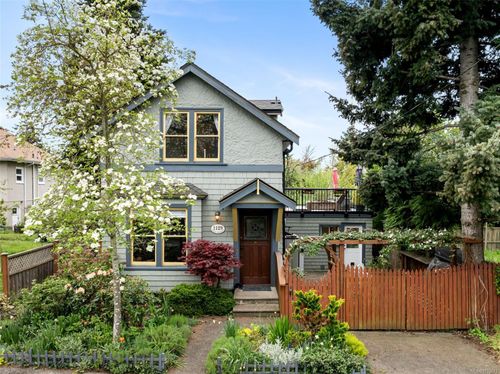 1129 Vista Hts, Victoria, BC, V8T2H3 | Card Image