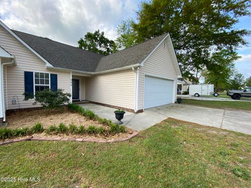 224 English Walnut Dr, Richlands, NC, 28574-8274 | Card Image