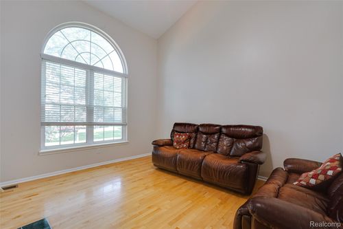 38360 Churchill Ln, Farmington Hills, MI, 48331-3775 | Card Image