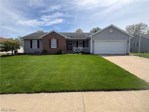 4825 Woodstone Avenue Nw, Canton, OH, 44647 | Card Image