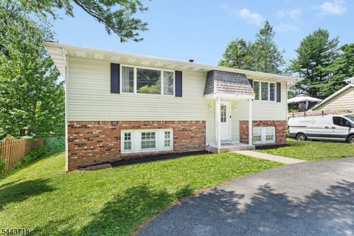 17 Muscotah Rd, Highland Lakes, NJ, 07422-1425 | Card Image