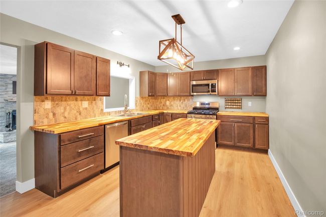 Gourmet kitchen with island | Image 11
