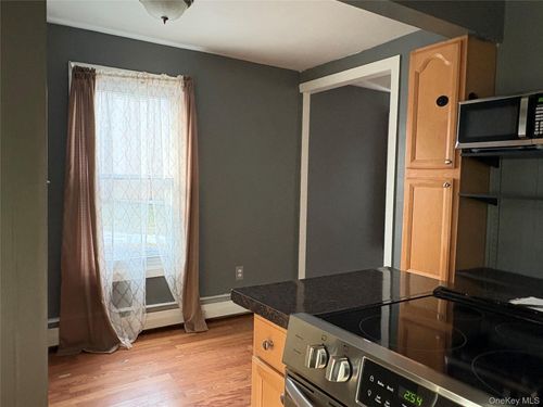 10 Glenwood Ave, Poughkeepsie, NY, 12603-3302 | Card Image