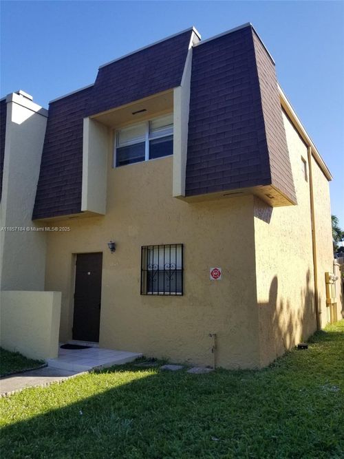 84-5845 Blueberry Ct, Lauderhill, FL, 33313-3081 | Card Image