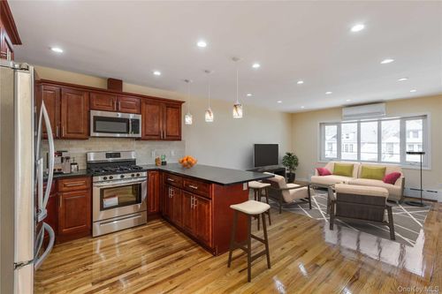 t-70-14 Olcott St, Forest Hills, NY, 11375-6678 | Card Image