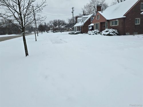 27231 5 Mile Rd, Redford, MI, 48239-3960 | Card Image