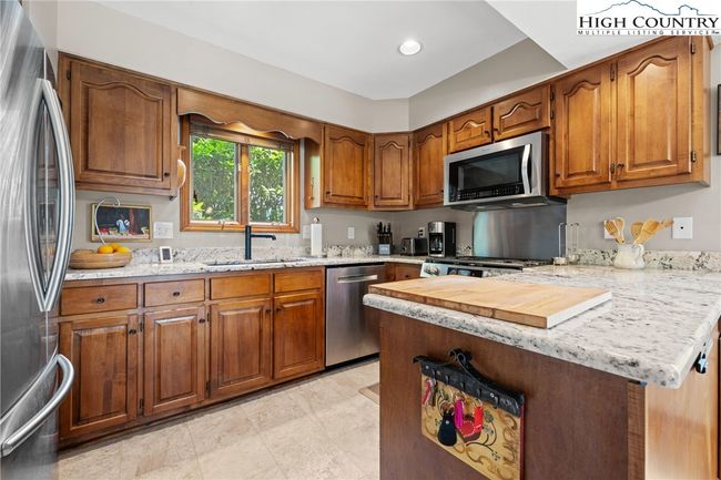 Excellent workspace in the kitchen | Image 4