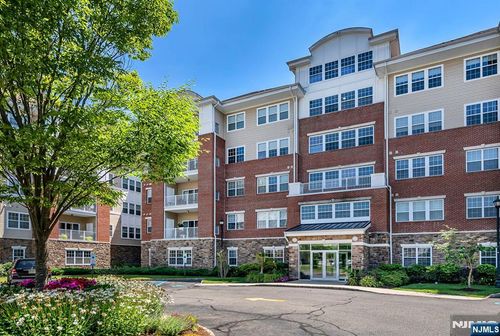 10323 Warrens Way, Wanaque, NJ, 07465-1642 | Card Image