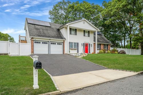8 Linden St, Coram, NY, 11727-1112 | Card Image