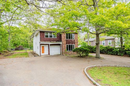 95 Berkshire Dr, Farmingville, NY, 11738-2001 | Card Image