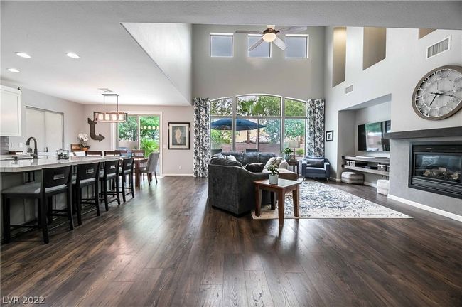 8816 Adobe Grande St, House other with 4 bedrooms, 3 bathrooms and null parking in Las Vegas NV | Image 7