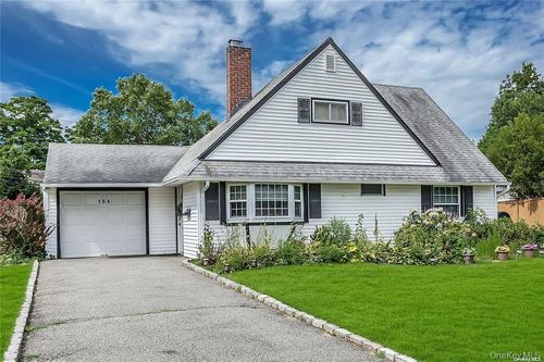 164 Blueberry Ln, Hicksville, NY, 11801-4725 | Card Image