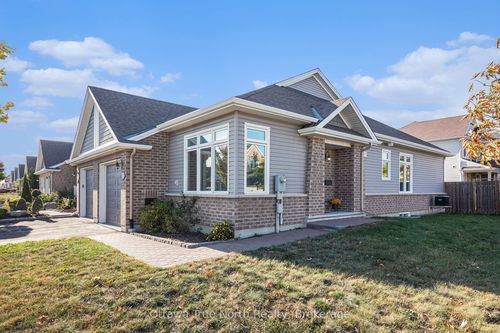 {{alt}} | Card Image