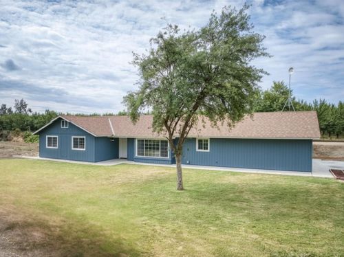 1418 N Del Rey Avenue, Sanger, CA, 93657 | Card Image