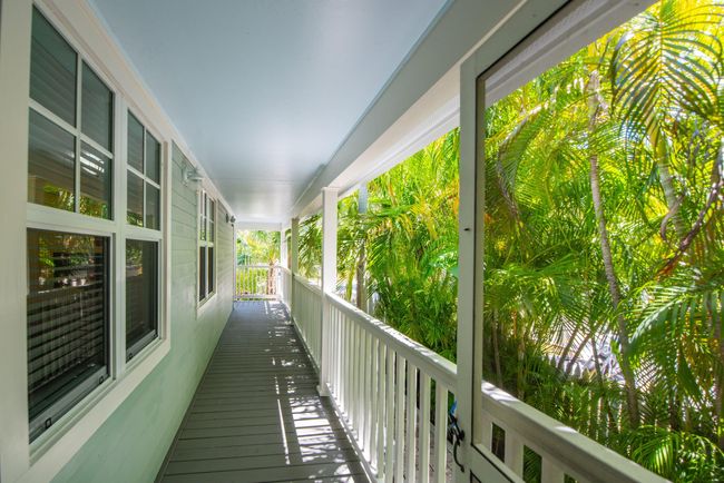 Side porch | Image 13