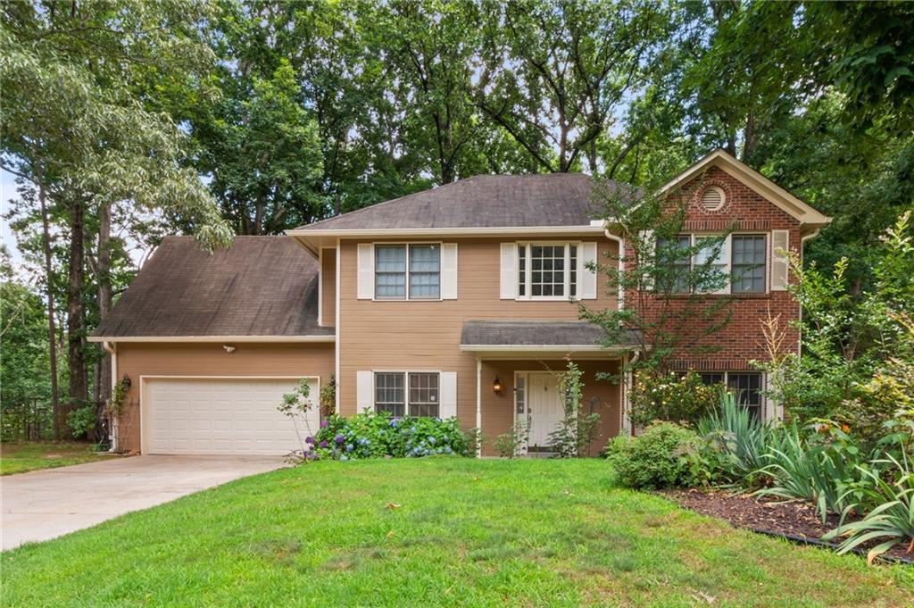 Falcon Creek Dr, Suwanee, GA 30024