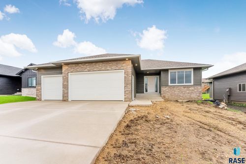 8709 W Rathburn St, Sioux Falls, SD, 57106-7121 | Card Image