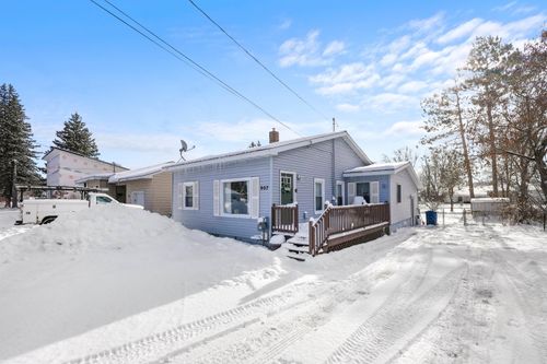 907 Chestnut St, Cadillac, MI, 49601-1605 | Card Image