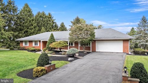 871 Robin Hood Dr, ALLENTOWN, PA, 18103-2936 | Card Image