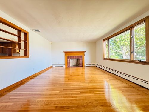 30 Gardner St, Newton, MA, 02458-1505 | Card Image