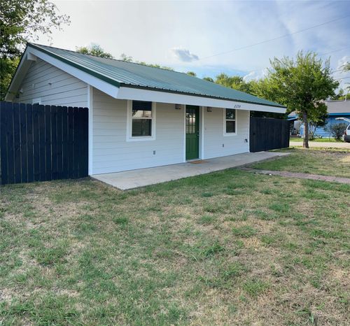 2204 Morgan St, Greenville, TX, 75401-2839 | Card Image
