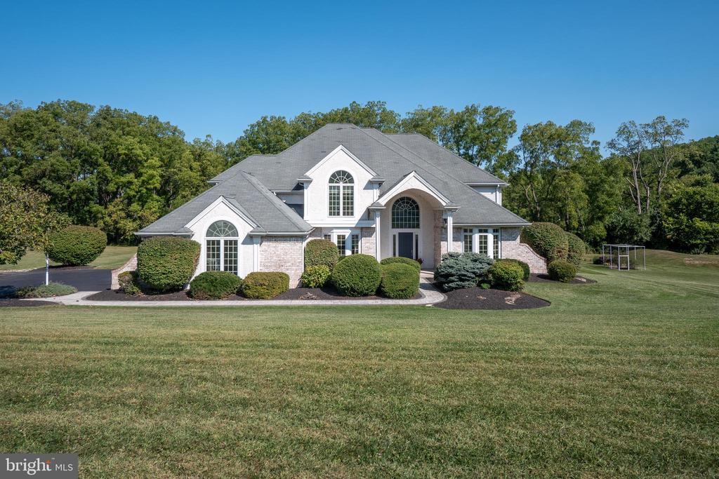 Sweetbriar Ln, Zionsville, PA 18092