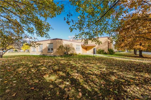 557 Thompson Blvd, Watertown, NY, 13601-3822 | Card Image