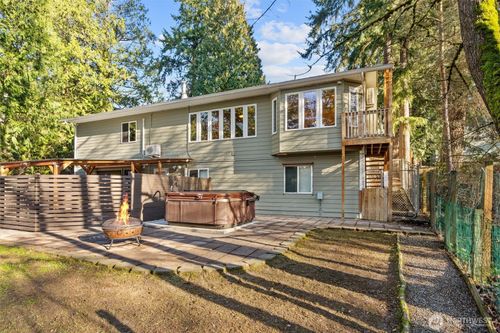 7337 151st Ave Ne, Redmond, WA, 98052-4211 | Card Image