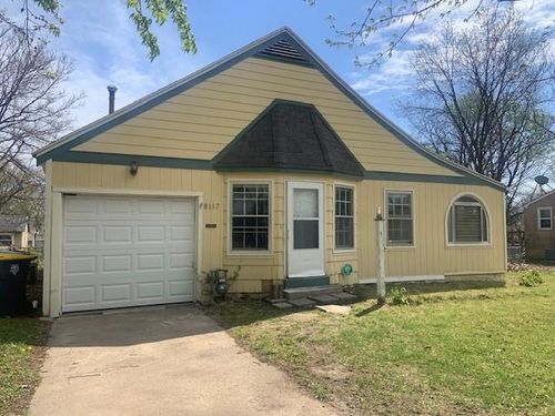 8117 Walnut St, Kansas City, MO, 64114-2530 | Card Image