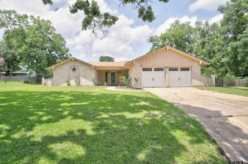 635 W Church St, Centerville, TX, 75833-1924 | Card Image